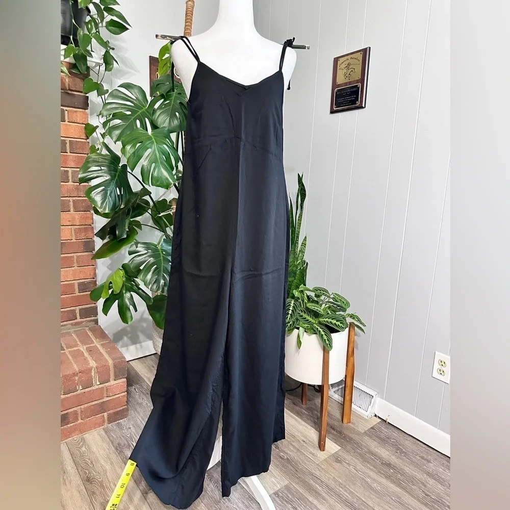 #11)  Old Navy Black lightweight  wide leg jumpsuit Size XS